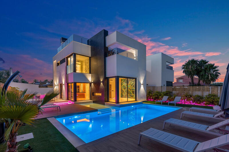Villa til salgs i Torrevieja, Alicante