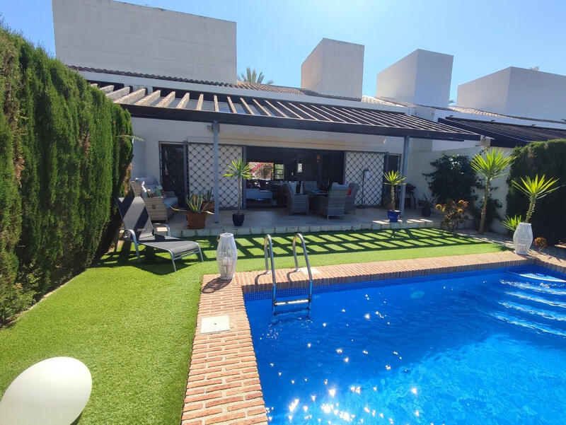 Villa à vendre dans Torrevieja, Alicante