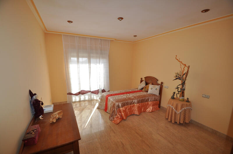 5 Schlafzimmer Stadthaus zu verkaufen