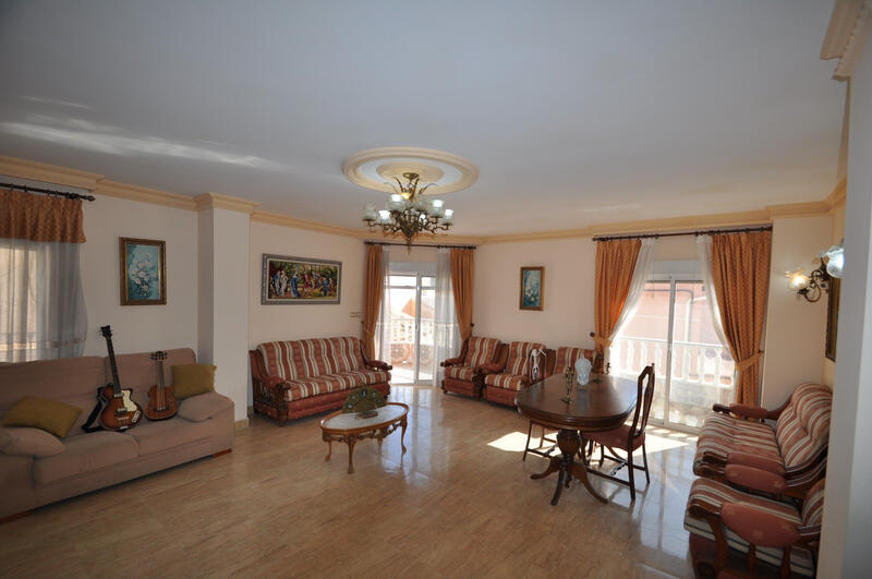5 Schlafzimmer Stadthaus zu verkaufen