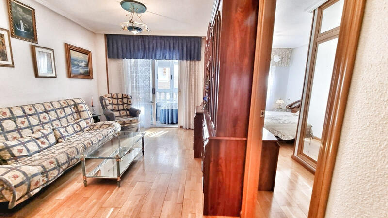квартира продается в Torrevieja, Alicante