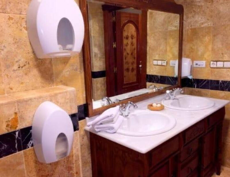 8 bedroom Villa for sale