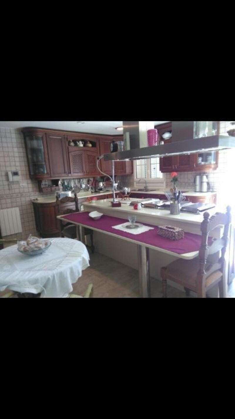 8 bedroom Villa for sale