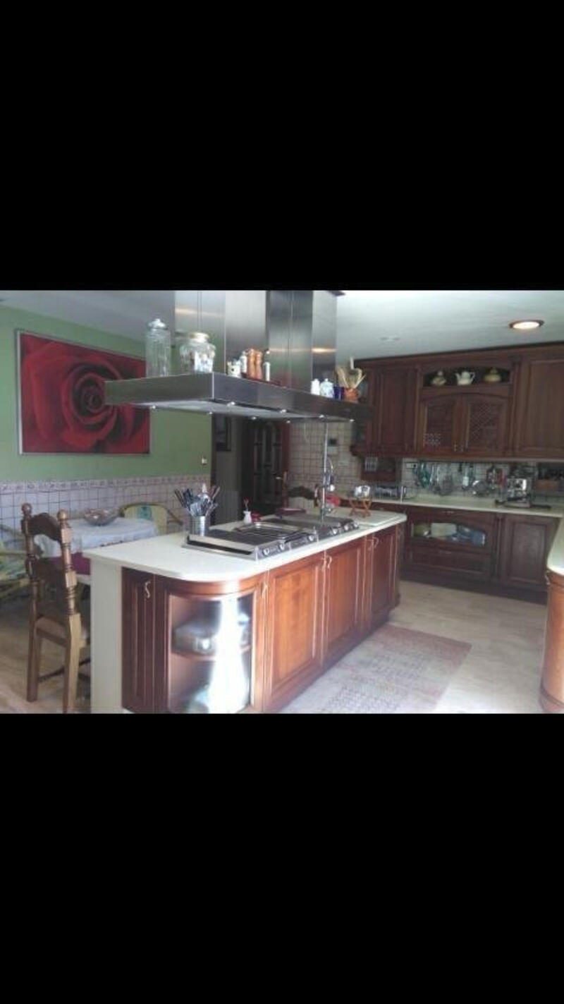 8 bedroom Villa for sale