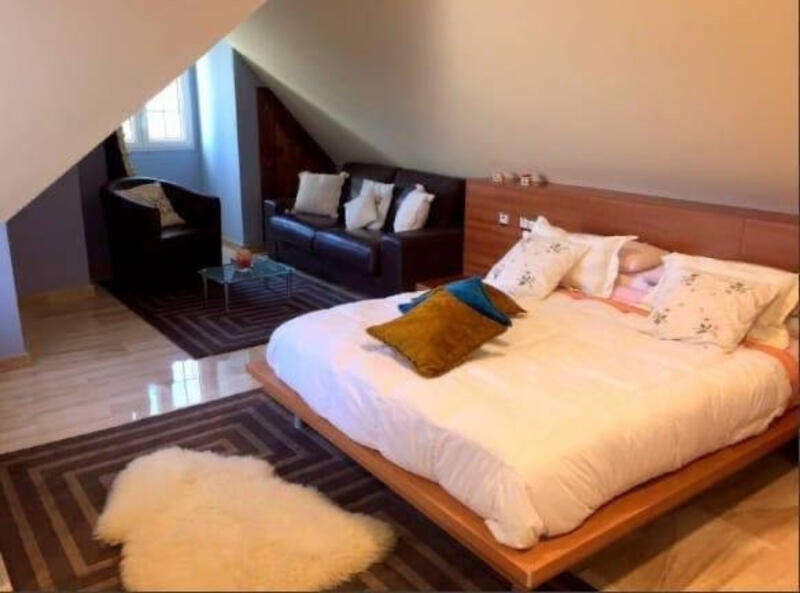 8 bedroom Villa for sale