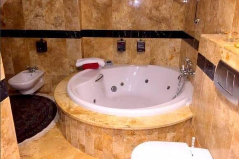 8 bedroom Villa for sale