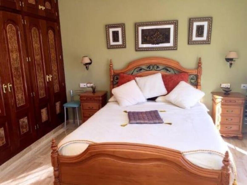 8 bedroom Villa for sale