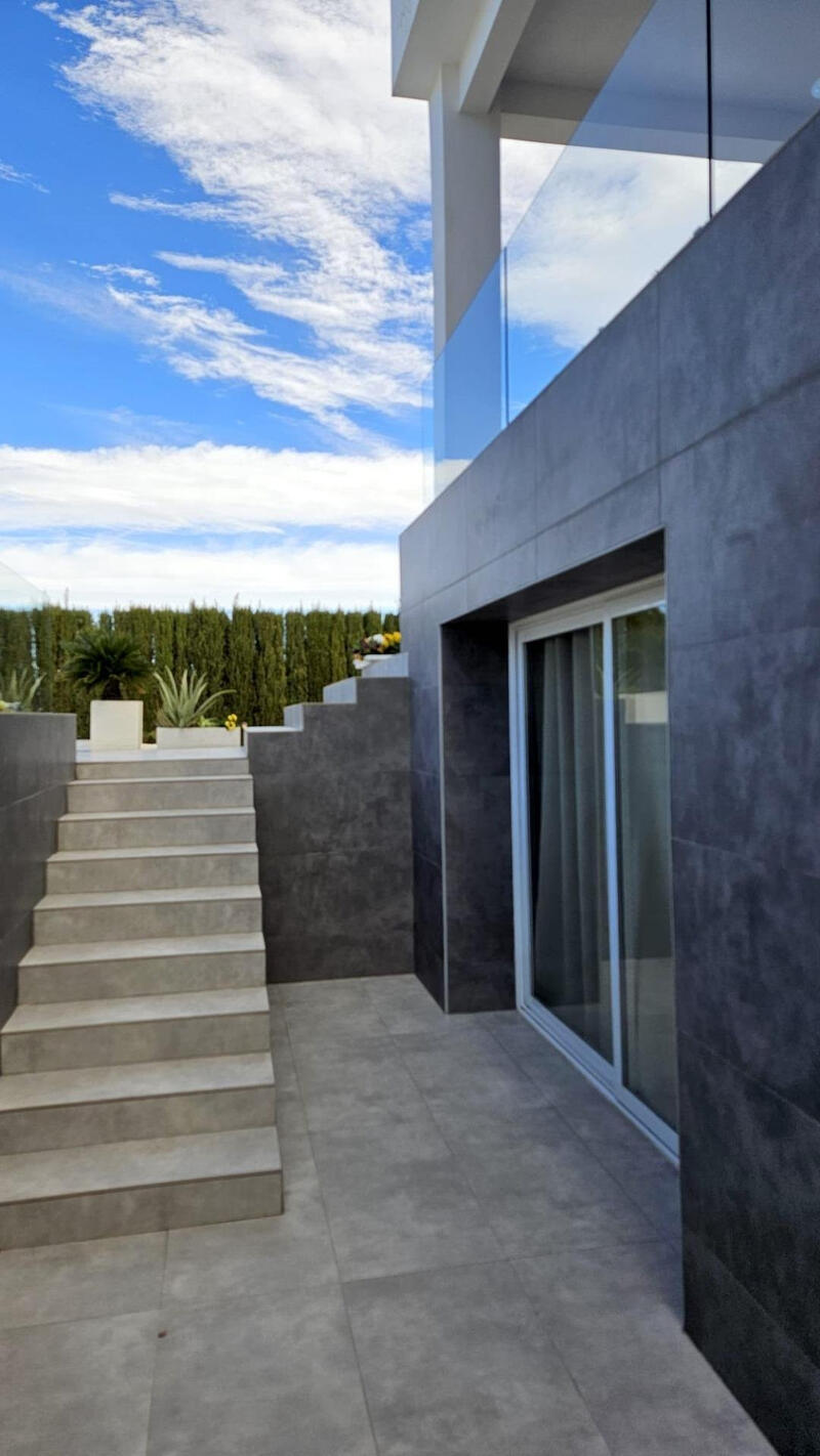 4 Cuarto Villa en venta