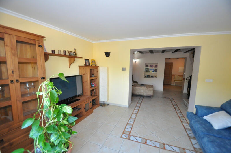 4 bedroom Townhouse for sale