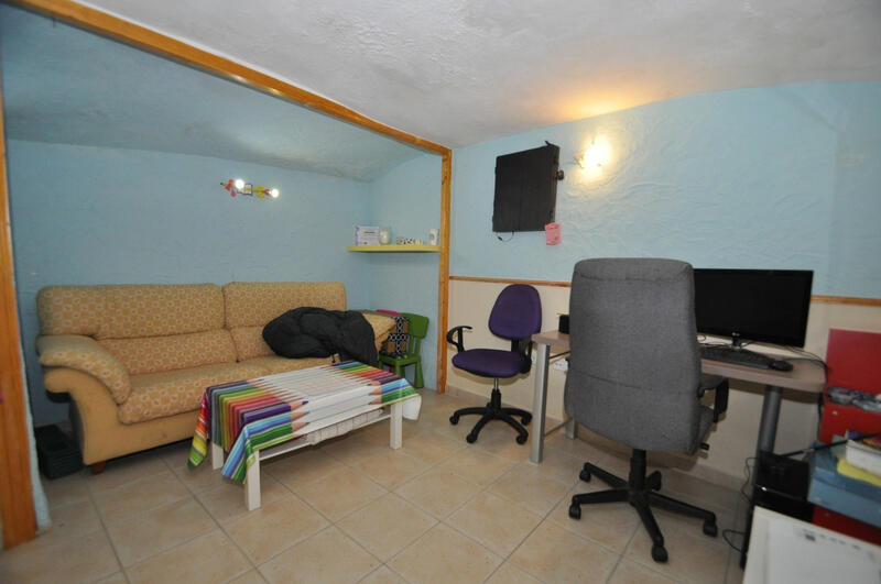 4 bedroom Townhouse for sale