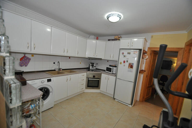 4 bedroom Townhouse for sale