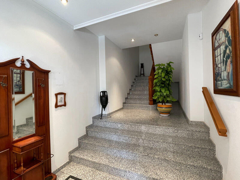 5 Schlafzimmer Stadthaus zu verkaufen