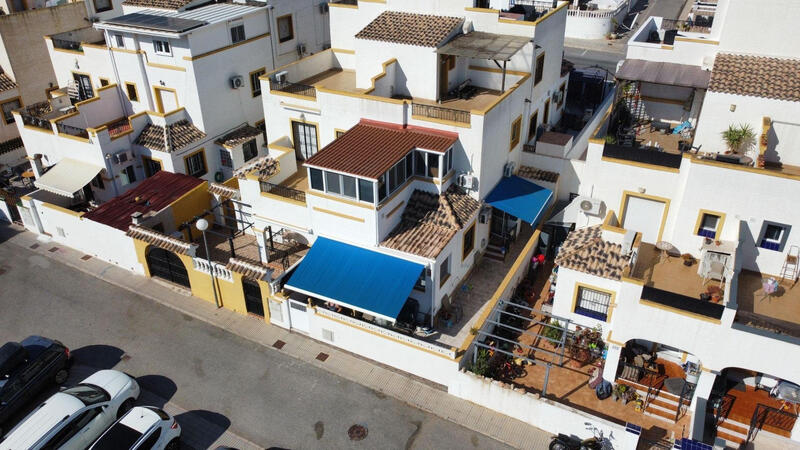 Villa til salgs i Torrevieja, Alicante