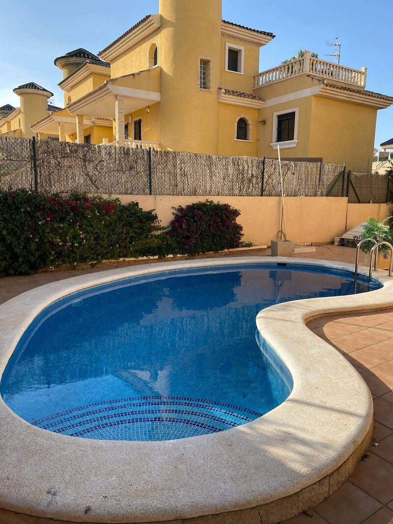 Villa til salgs i Orihuela Costa, Alicante