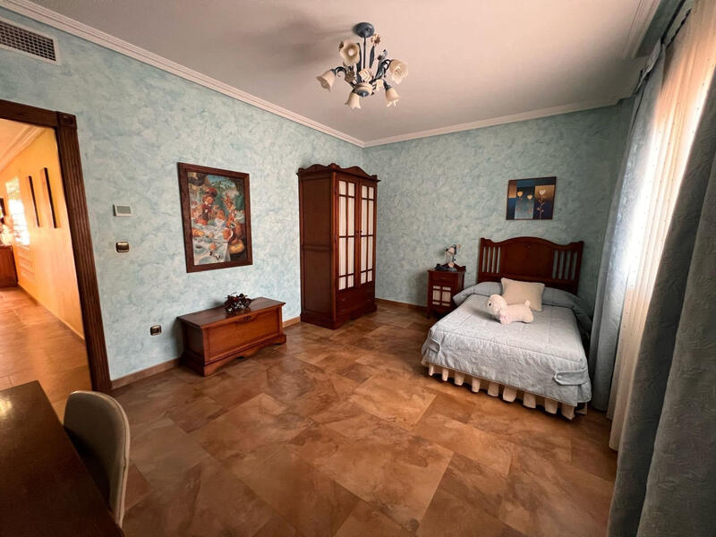 3 slaapkamer Gezinswoning Te koop