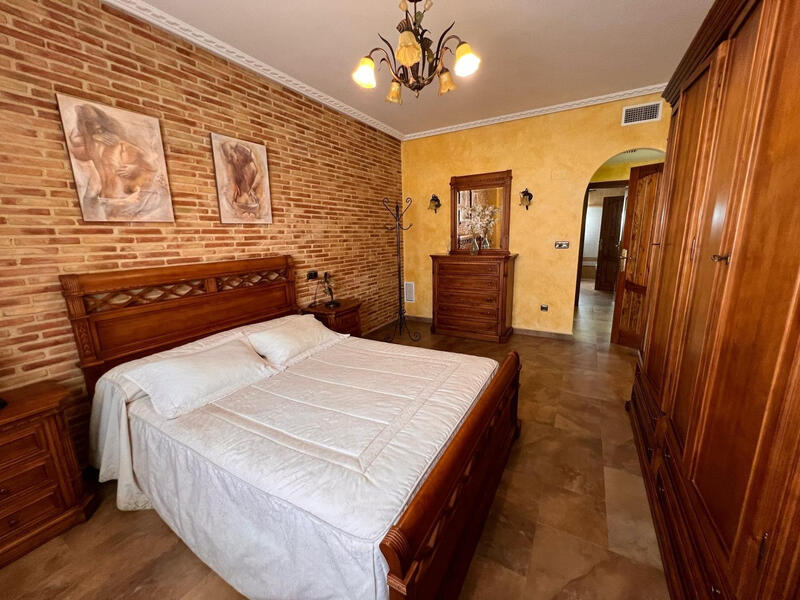 3 slaapkamer Gezinswoning Te koop