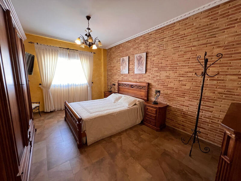 3 slaapkamer Gezinswoning Te koop