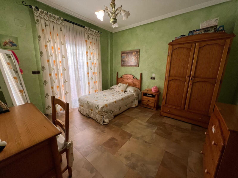 3 slaapkamer Gezinswoning Te koop