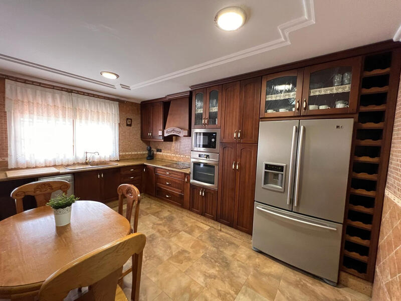 3 slaapkamer Gezinswoning Te koop