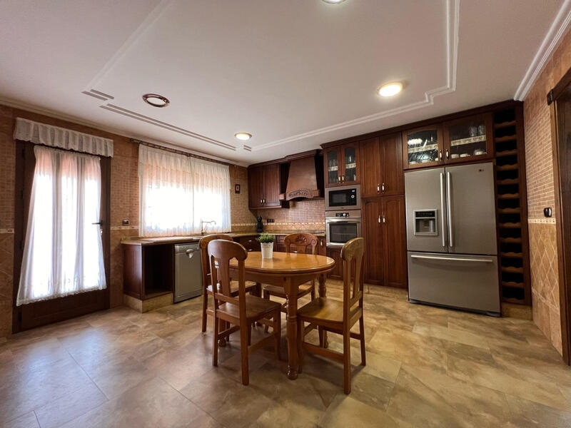 3 slaapkamer Gezinswoning Te koop