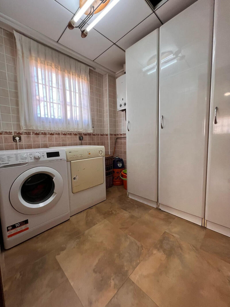 3 slaapkamer Gezinswoning Te koop
