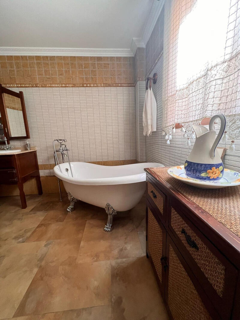 3 slaapkamer Gezinswoning Te koop