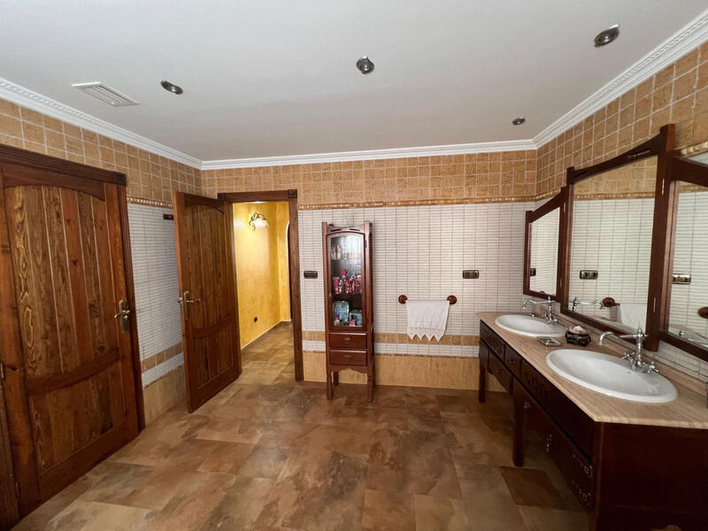 3 slaapkamer Gezinswoning Te koop