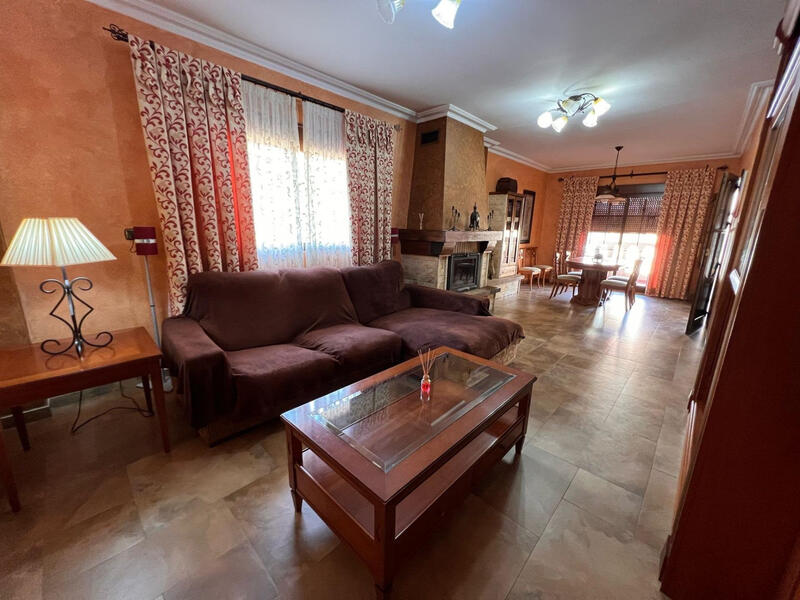 3 slaapkamer Gezinswoning Te koop