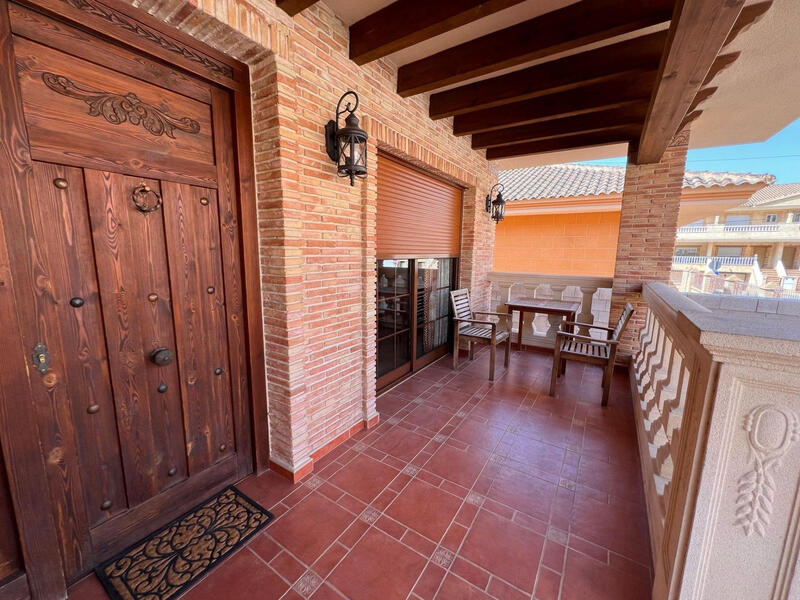 3 slaapkamer Gezinswoning Te koop