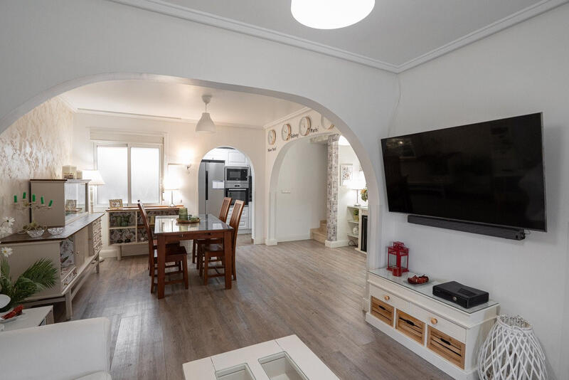 3 slaapkamer Gezinswoning Te koop