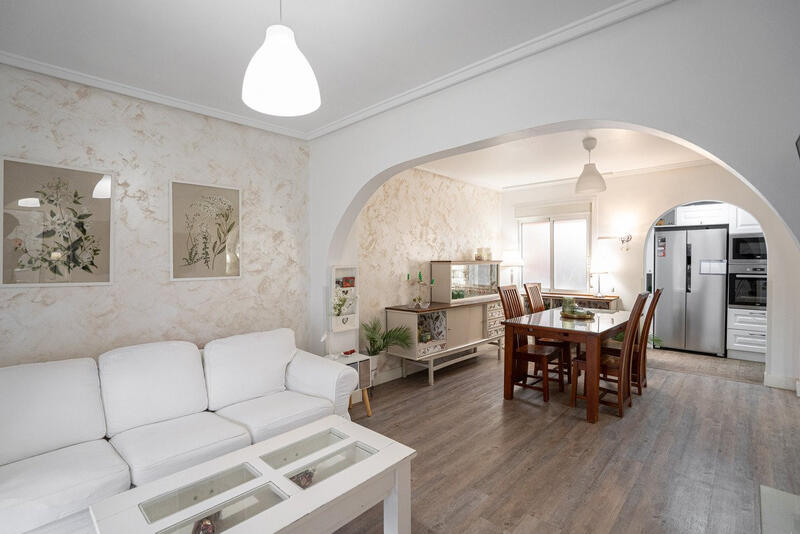 3 slaapkamer Gezinswoning Te koop