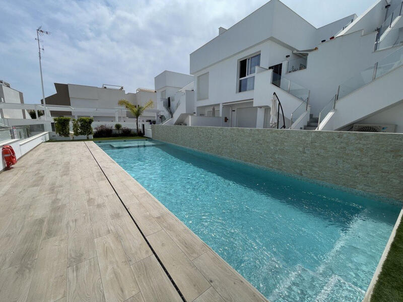 Villa Te koop in Pilar de la Horadada, Alicante