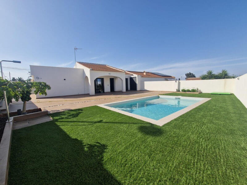Villa zu verkaufen in Los Balcones, Alicante