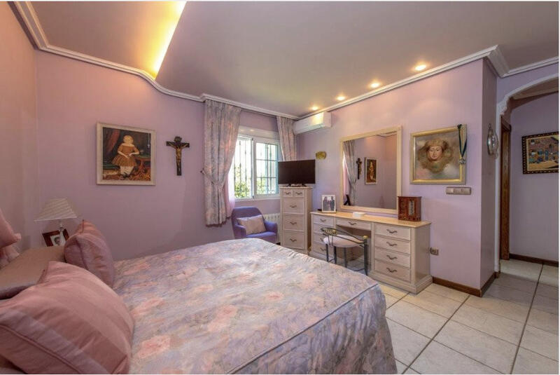 6 bedroom Villa for sale