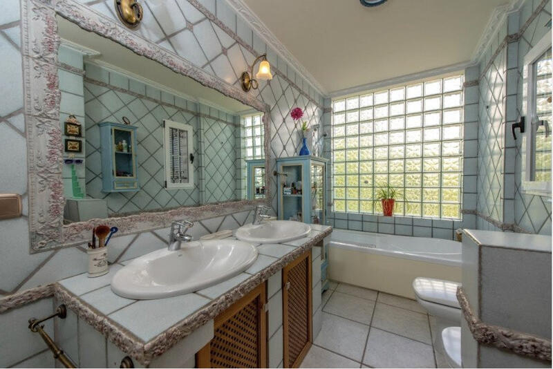 6 bedroom Villa for sale
