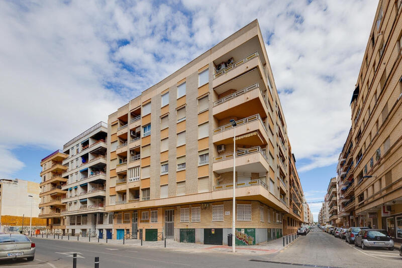 квартира продается в Torrevieja, Alicante