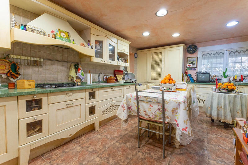 4 спальная комната вилла продается