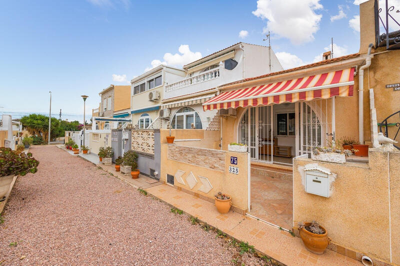 Rekkehus til salgs i Torrevieja, Alicante