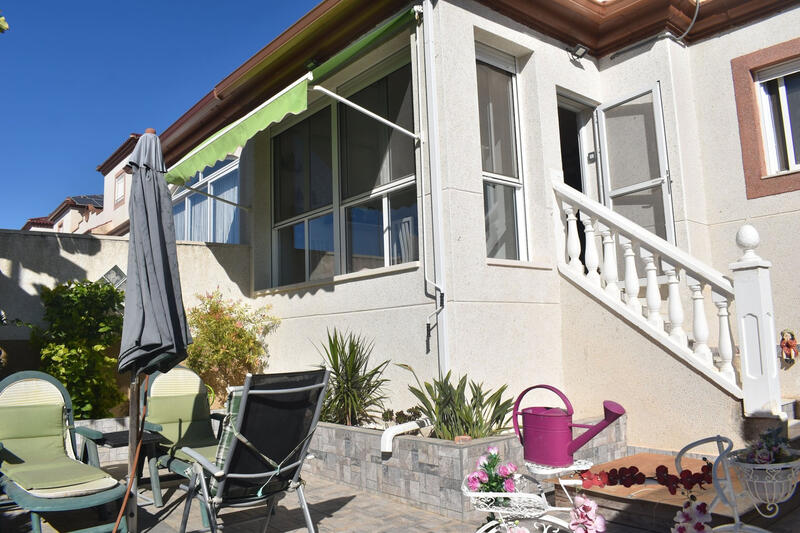 вилла продается в San Fulgencio, Alicante
