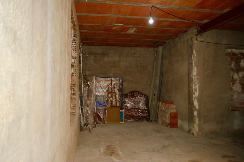 6 bedroom Townhouse for sale