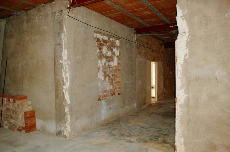 6 bedroom Townhouse for sale