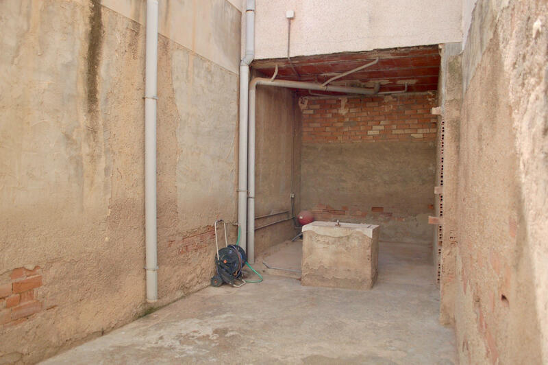 6 bedroom Townhouse for sale