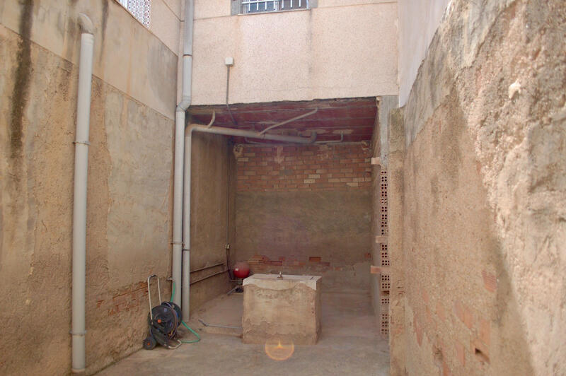 6 bedroom Townhouse for sale