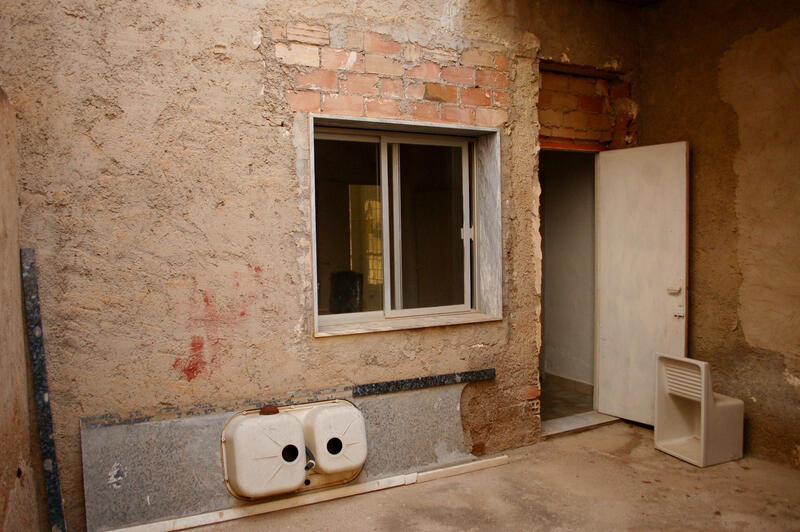 6 bedroom Townhouse for sale