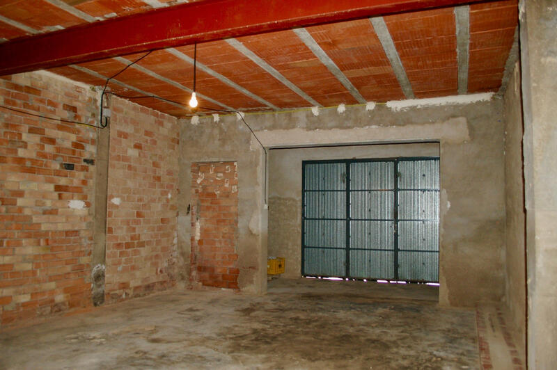 6 bedroom Townhouse for sale