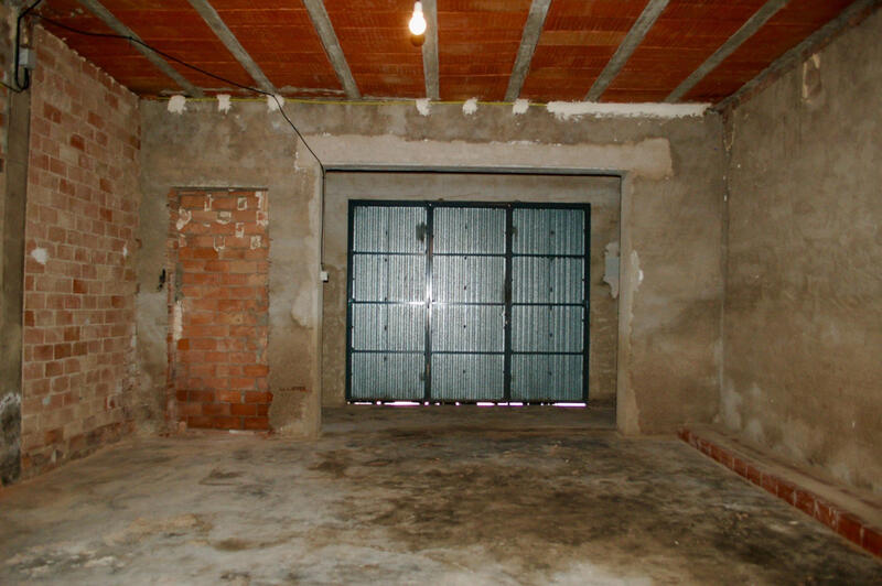 6 bedroom Townhouse for sale