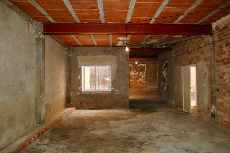 6 bedroom Townhouse for sale