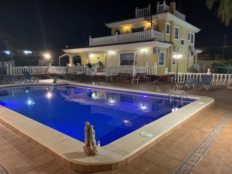 Villa Te koop in Torrevieja, Alicante