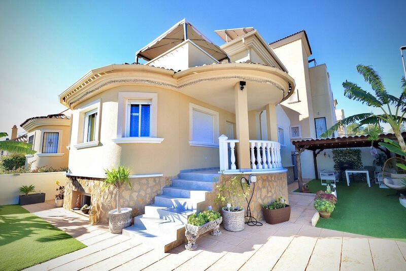 Villa til salg i San Miguel de Salinas, Alicante