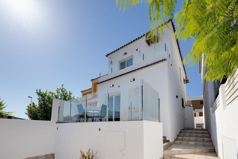 Villa til salg i Torrevieja, Alicante